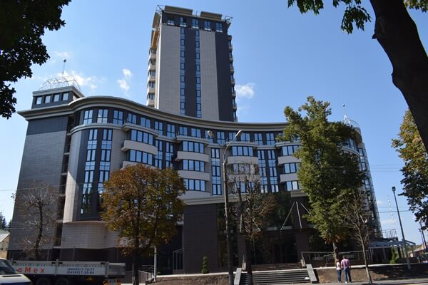 Жилищно - офисный комплекс банка 